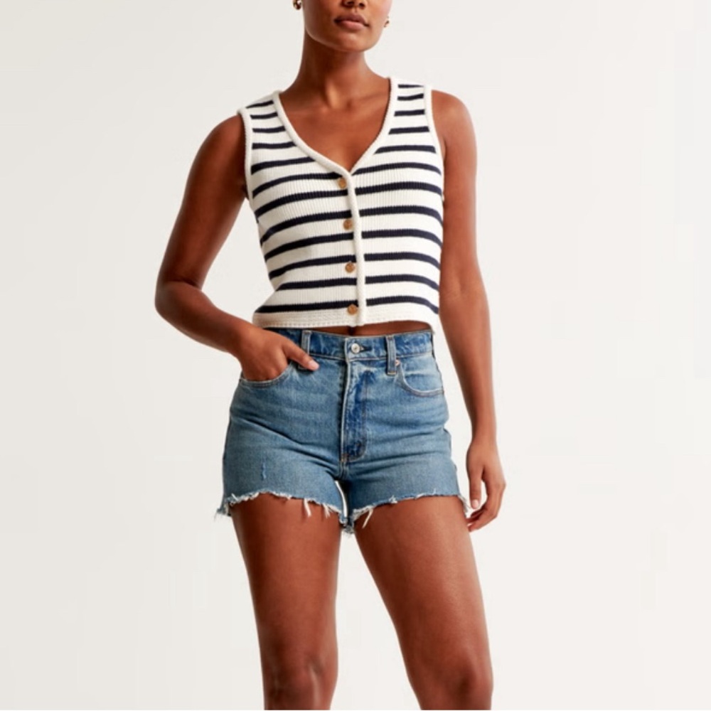 Abercrombie & Fitch 4” High Rise Mom Jean Shorts Size 30/10